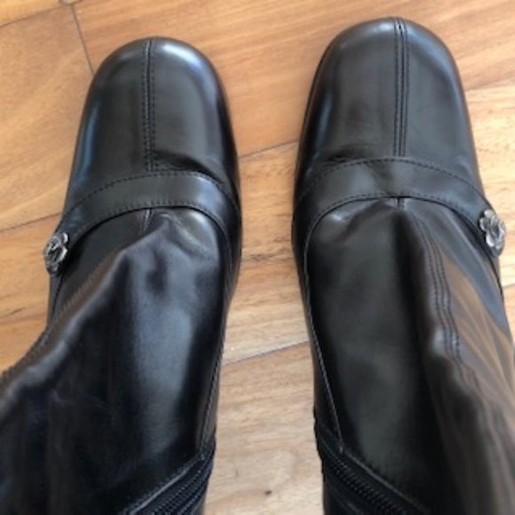 CHANEL BLACK BOOTS WITH 3.5 INCH HEELS (excellent condition-like new) - Picture 6 of 8